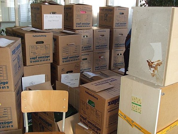 Umzugskartons und Mobiliar stapelten sich mehr und mehr
