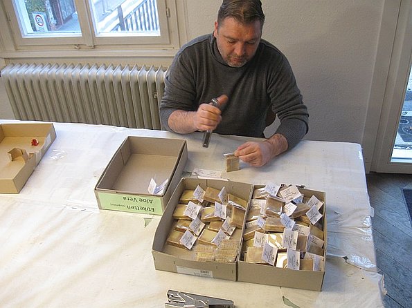 Etiketten tacken